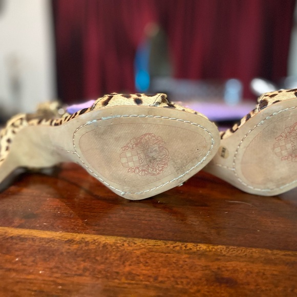 Vince Camuto strapped high heals - Picture 7 of 9